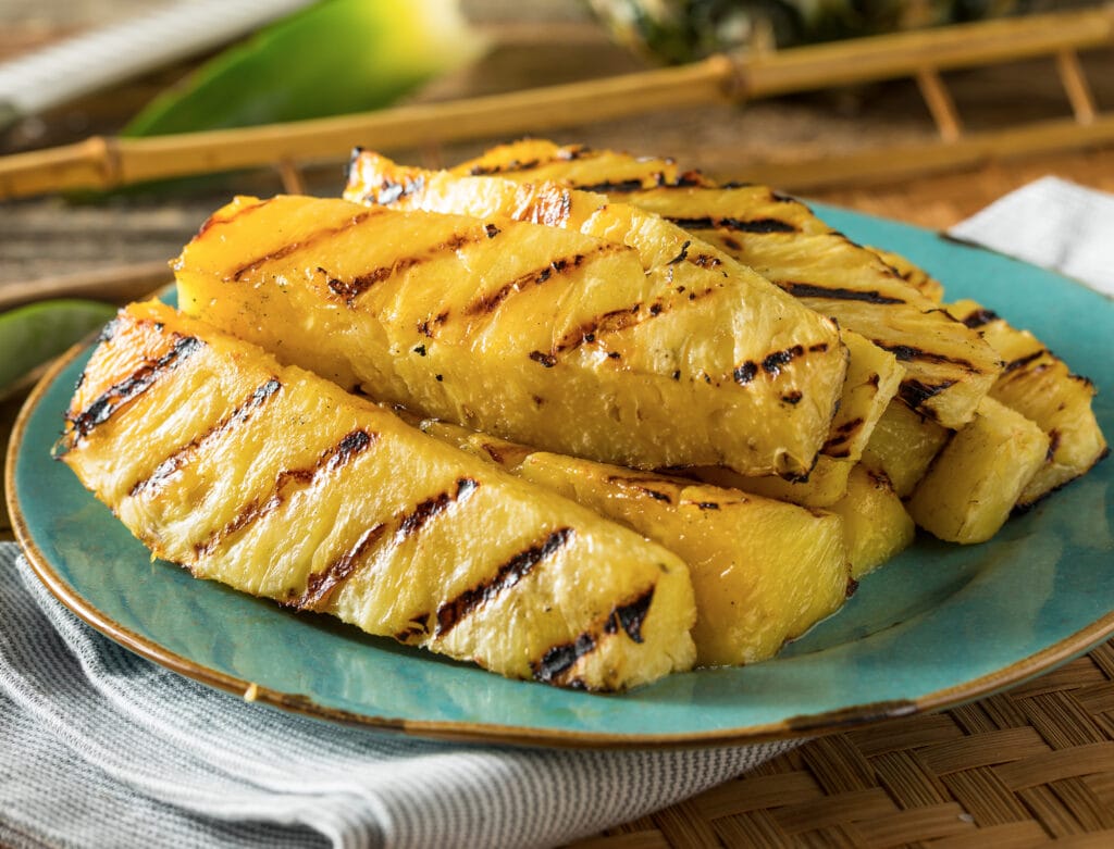 Abacaxi na grelha para acompanhar a ave de Natal