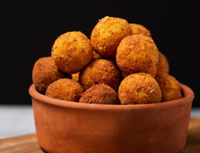 Receita-de-bolinho-de-frango-para-reunir-a-galera-