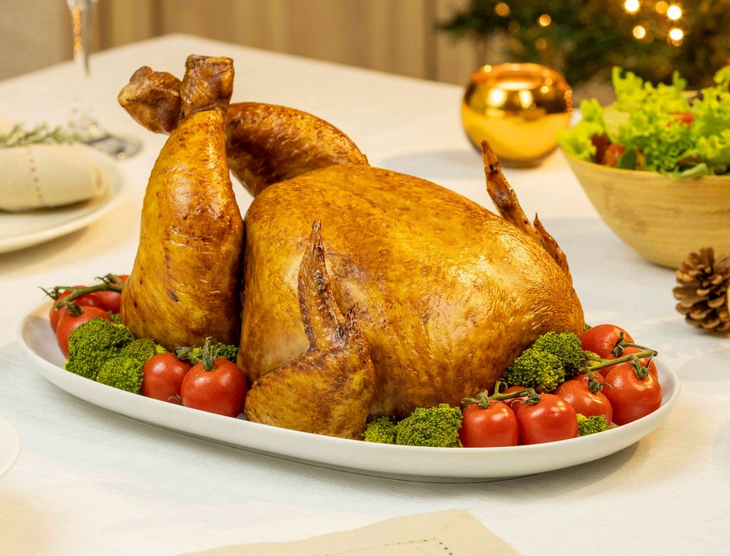 A Ceia de Natal Perfeita com a Ave Millenium Ad´oro acompanhada de brócolis e tomate cereja