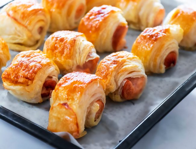 blog_texto-5—salsicha—Enroladinho-de-Salsicha-de-Frango-Ad´oro-Folhado–O-Toque-Gourmet-para-Seu-Café-da-Tarde