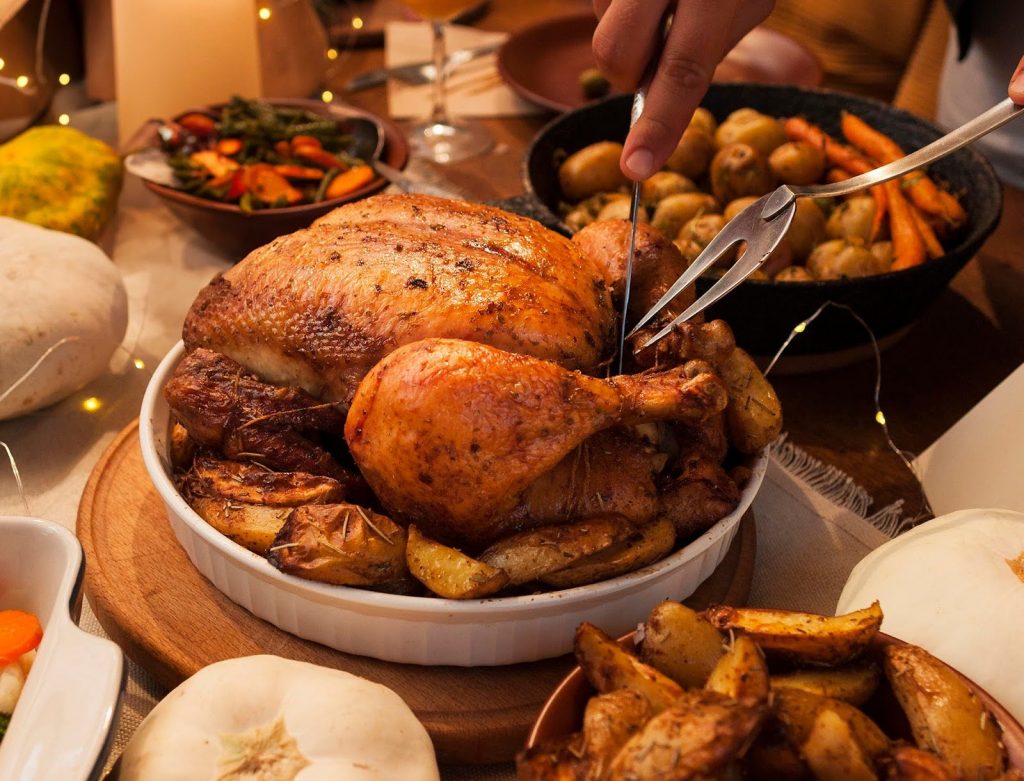 Ave Millenium Ad´oro com Crosta de Creme de Cebola e Batatas Rústicas: O Prato Principal que Vai Brilhar na Sua Ceia