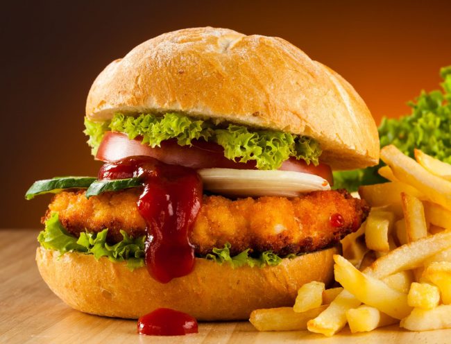 blog_abr__0009_Texto 7 – Hambúrguer de Frango Ad’oro Empanado na Air Fryer_ Crocante e Saudável