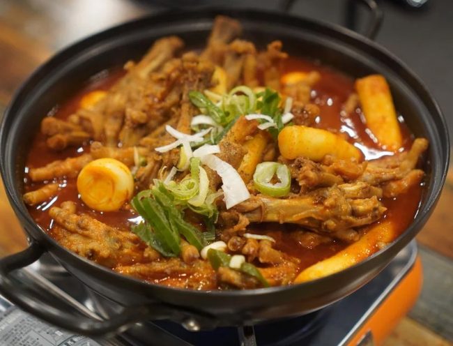 blog_mar__0002_Texto 6 – Pé de Galinha Ad_oro na Cerveja com Legumes Assados