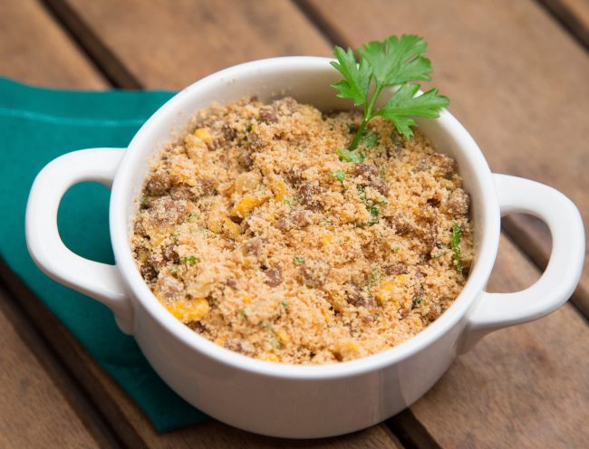 blog_mar__0010_Texto 9 – Farofa de Fígado de Frango Ad_oro_ Um Toque Tradicional na Cozinha Brasileira