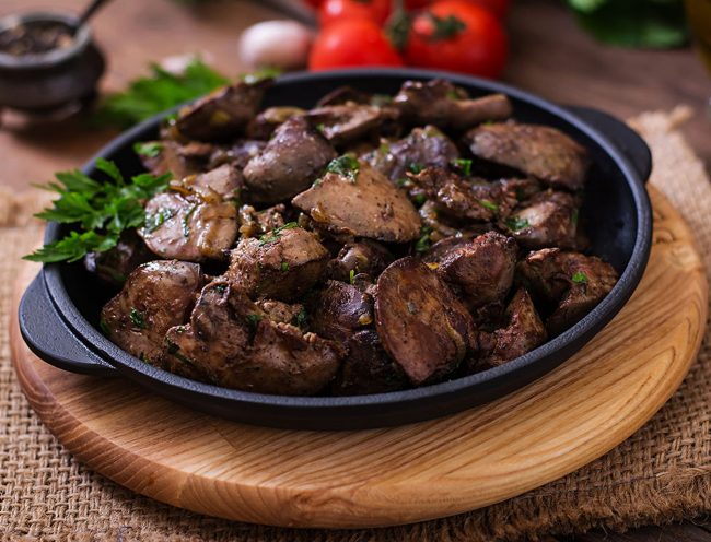 blog_mar__0011_Texto 8 – Fígado de Frango Ad_oro Flambado com Cachaça_ Um Clássico da Gastronomia com um Toque Brasileir