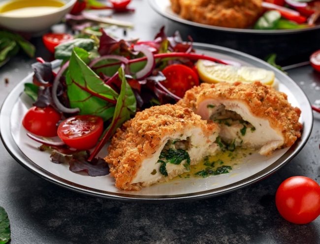 blog_mar__0015_Texto 1 – Frango à Kiev Ad_oro_ Uma Jornada Gastronômica de Sabor e Tradição