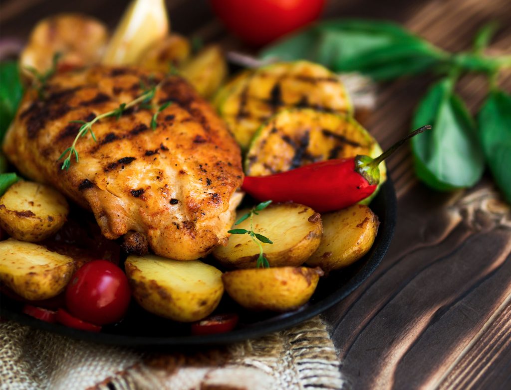 Frango Ad'oro Assado com Legumes e Ervas: Sabor e Conforto para o Inverno