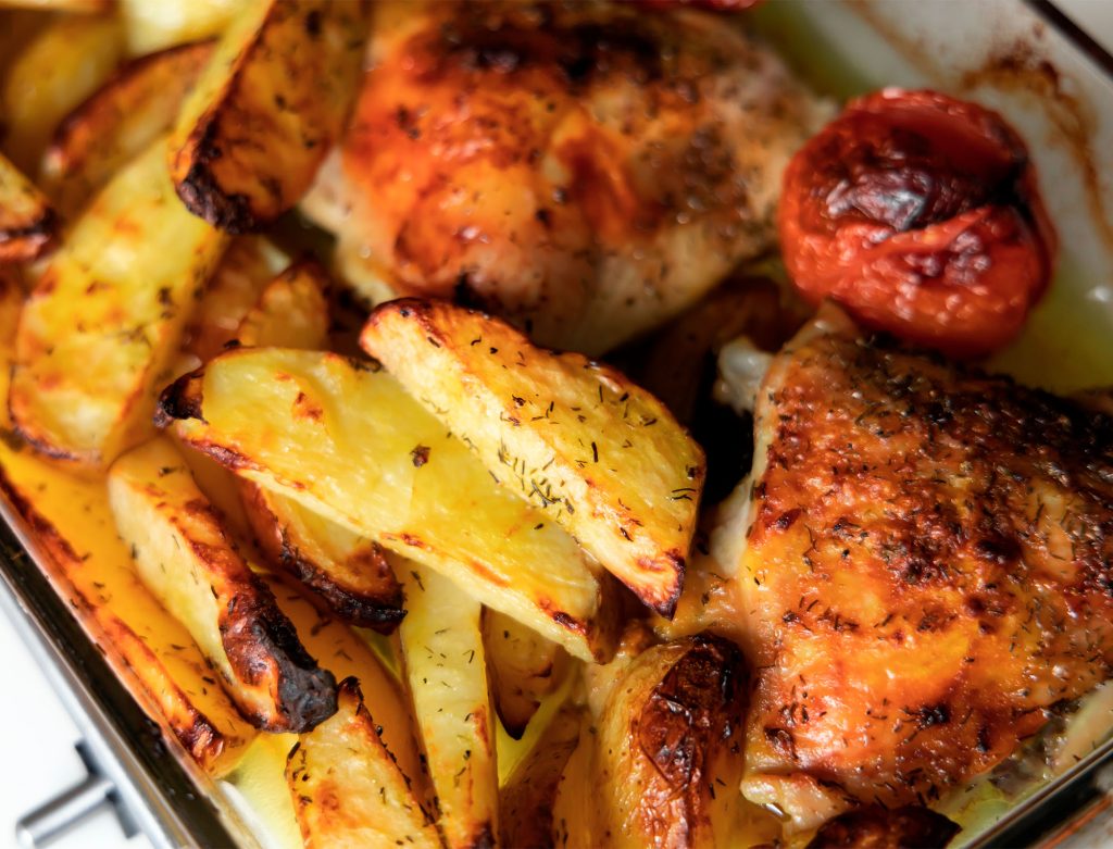 Frango Ad'oro Assado com Batata: Conforto e Sabor para os Dias Frios