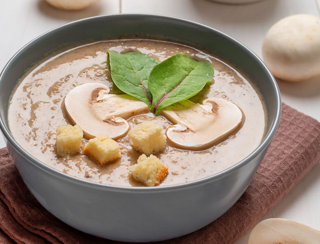 blog_jun__0007_texto 9 – Sopa Cremosa de Frango Ad’oro e Cogumelos_ Conforto e Sabor para o Inverno