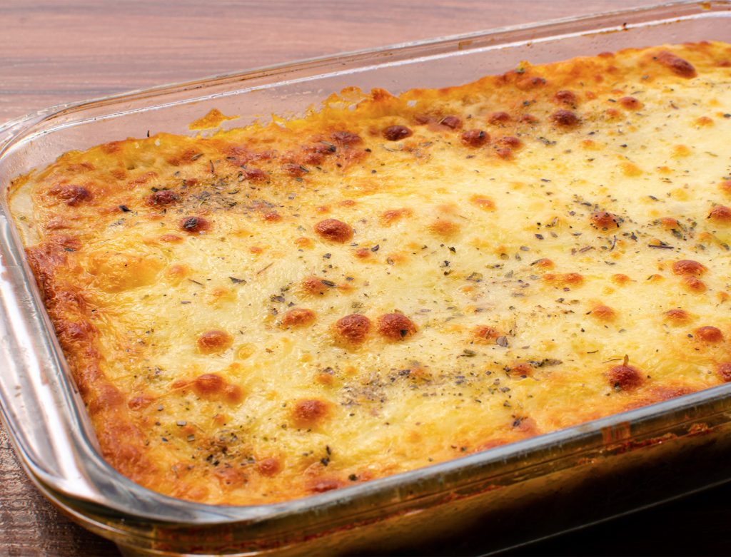 Lasanha de Salsicha Ad'oro com Massa de Pastel: Praticidade e Sabor em Cada Camada