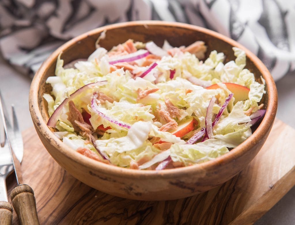 Peito de Frango Ad'oro com Salada Coleslaw: Sabor e Frescor em Uma Receita Versátil