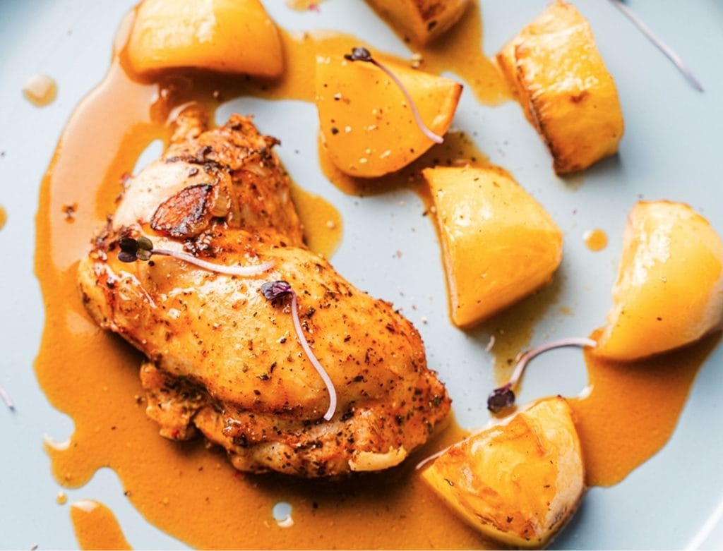 Filé de Coxa e Sobrecoxa de Frango Ad'oro ao Molho Chimichurri com Batata Hash Brown: Um Prato Perfeito para o Verão