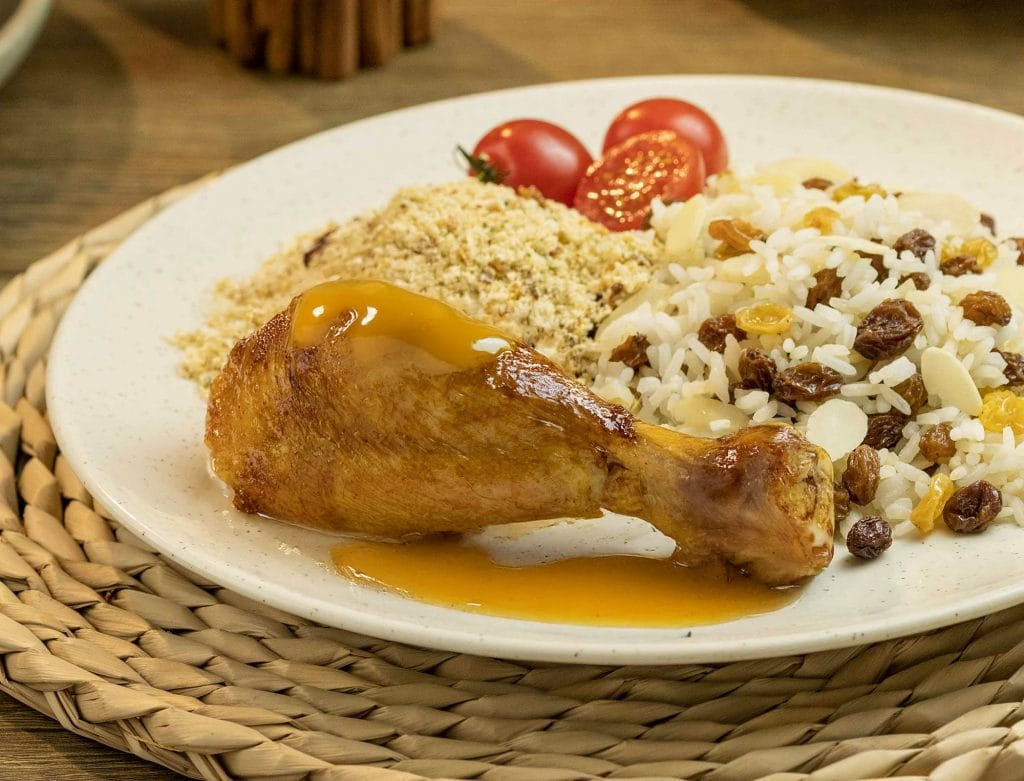 Ave Festiva Millenium Ad'oro com Molho de Laranja e Mel e Farofa Natalina: Um Prato Principal para Celebrar o Natal