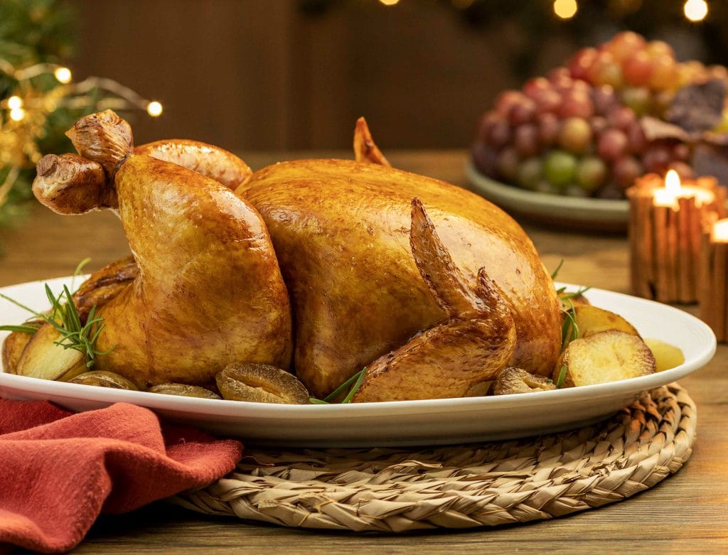 Ave Festiva Millenium Ad'oro Assada com Batatas e Ameixas: Uma Ceia de Natal Completa e Cheia de Sabor