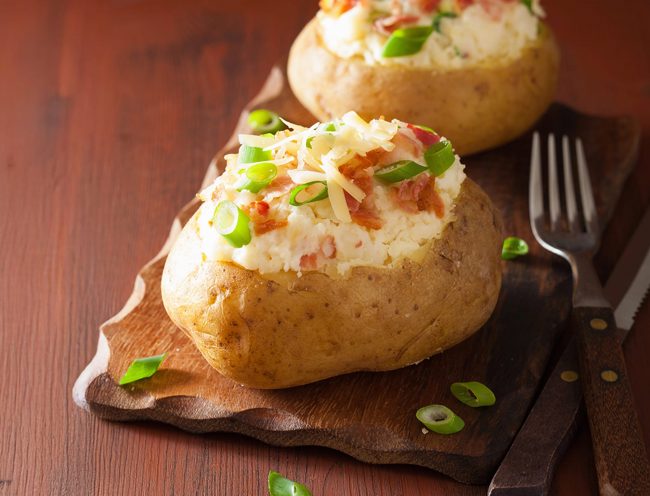 blog__0000_texto 4 – Batata Recheada com Frango Ad’oro_ Uma Opção Rápida e Deliciosa para as Férias